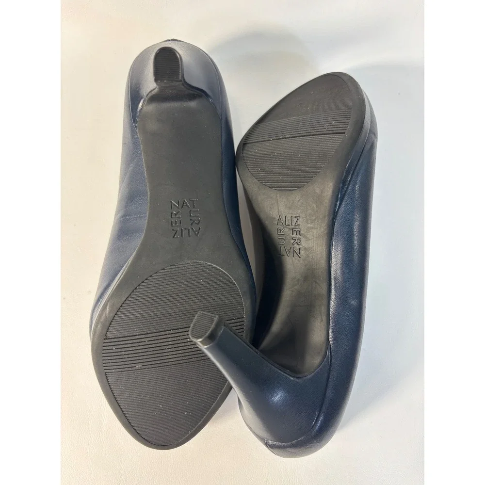 Naturalizer Navy Pump Size 7W